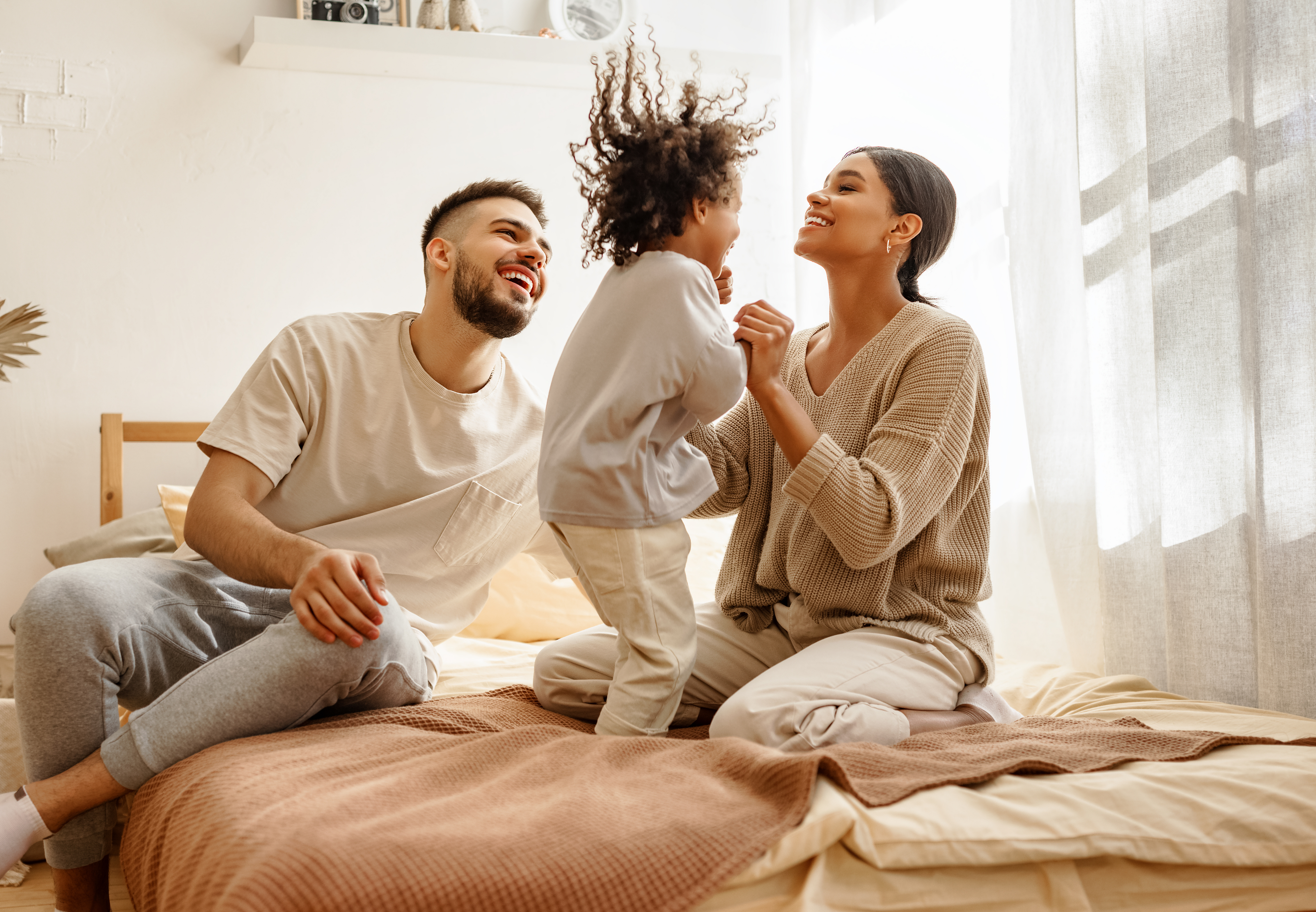 Couple discussing a sale